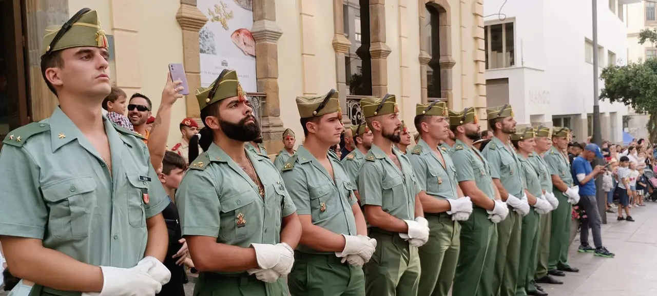 Exhibici&oacute;n de los Gastadores en el Paseo del Revell&iacute;n