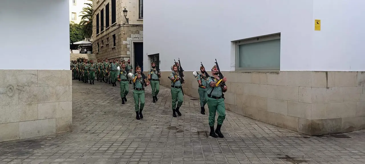 Exhibici&oacute;n de los Gastadores en el Paseo del Revell&iacute;n