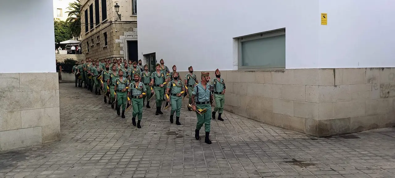 Exhibici&oacute;n de los Gastadores en el Paseo del Revell&iacute;n