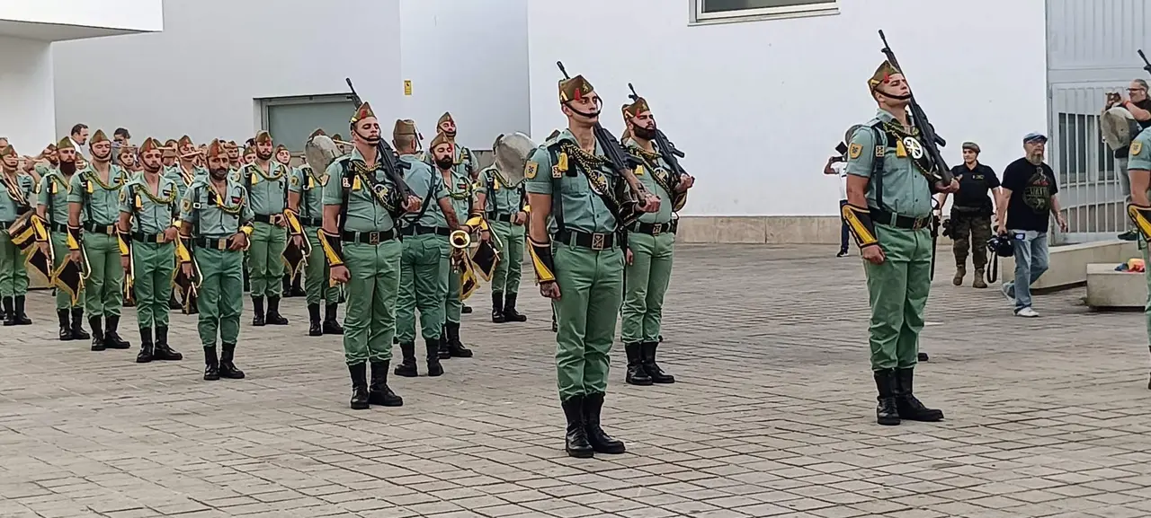 Exhibici&oacute;n de los Gastadores en el Paseo del Revell&iacute;n