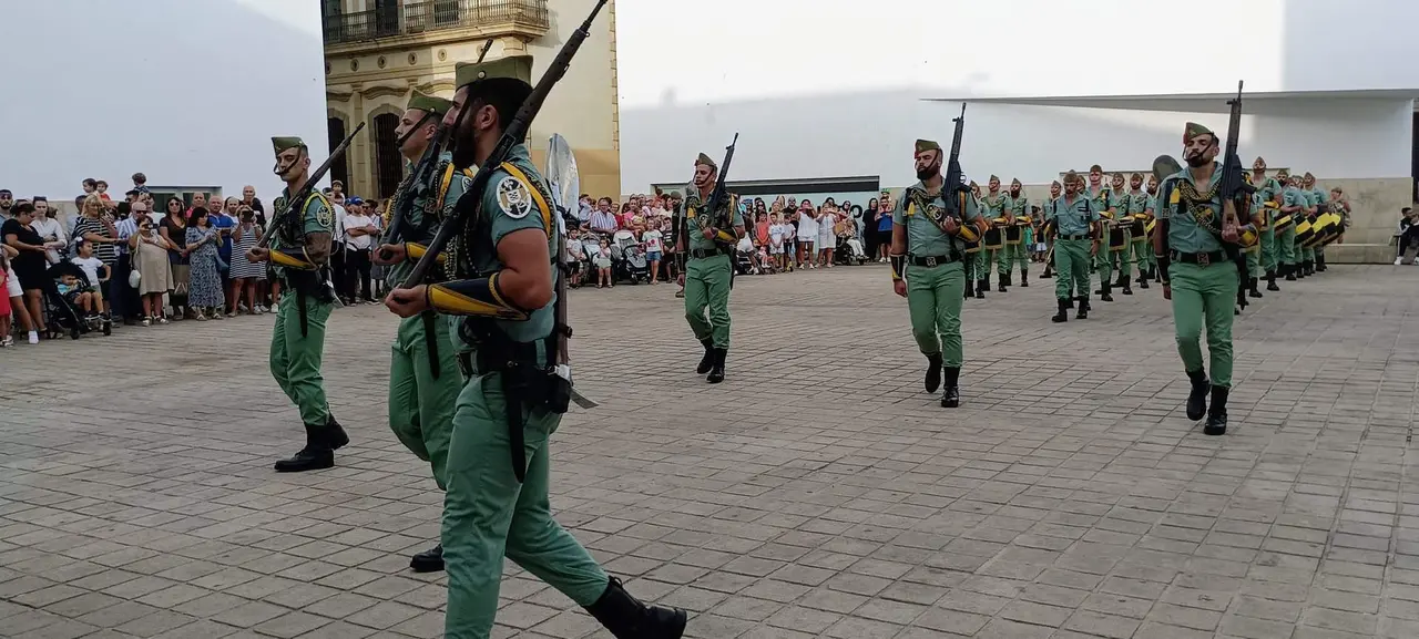 Exhibici&oacute;n de los Gastadores en el Paseo del Revell&iacute;n