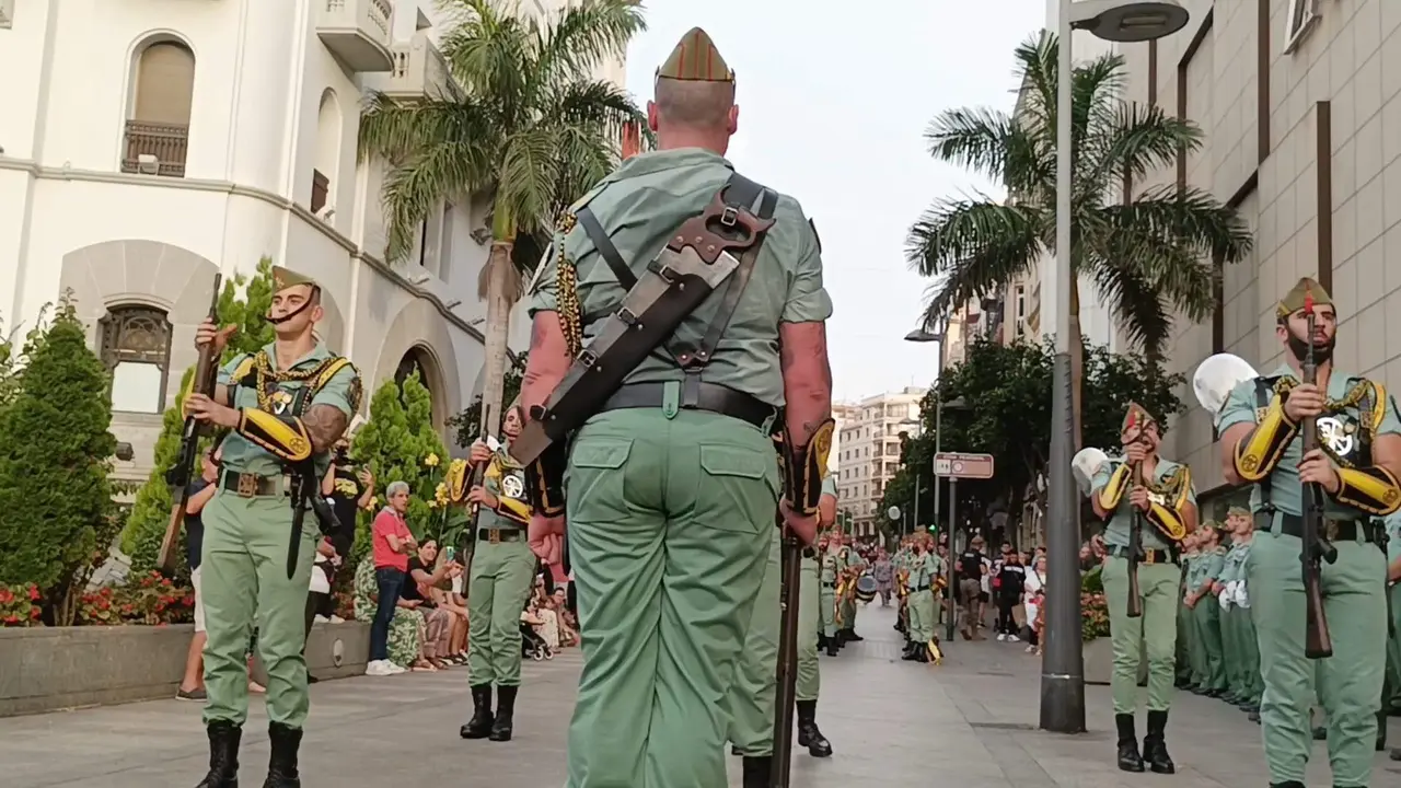 Exhibici&oacute;n de los Gastadores en el Paseo del Revell&iacute;n