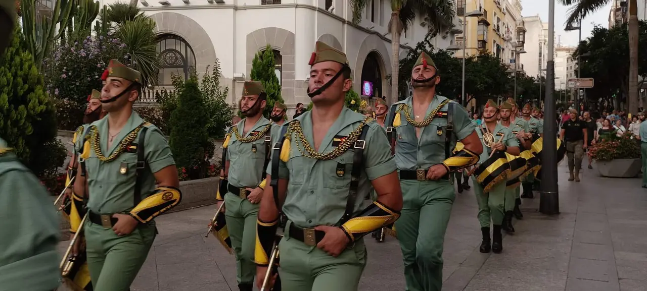 Exhibici&oacute;n de los Gastadores y de la banda de guerra de la Legi&oacute;n