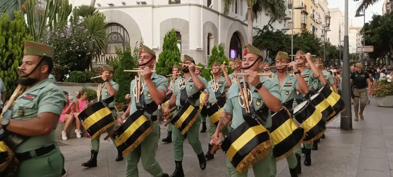 Exhibici&oacute;n de los Gastadores y de la banda de guerra de la Legi&oacute;n