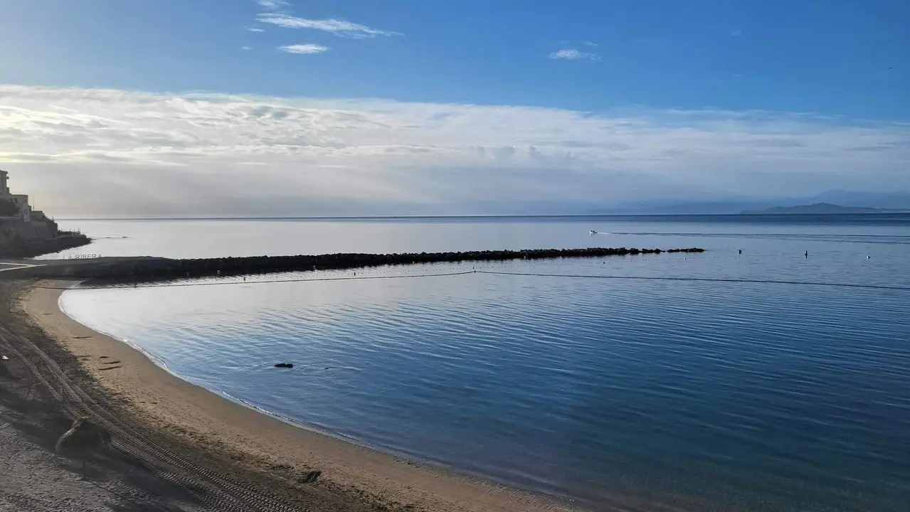 Bah&iacute;a norte con nubes