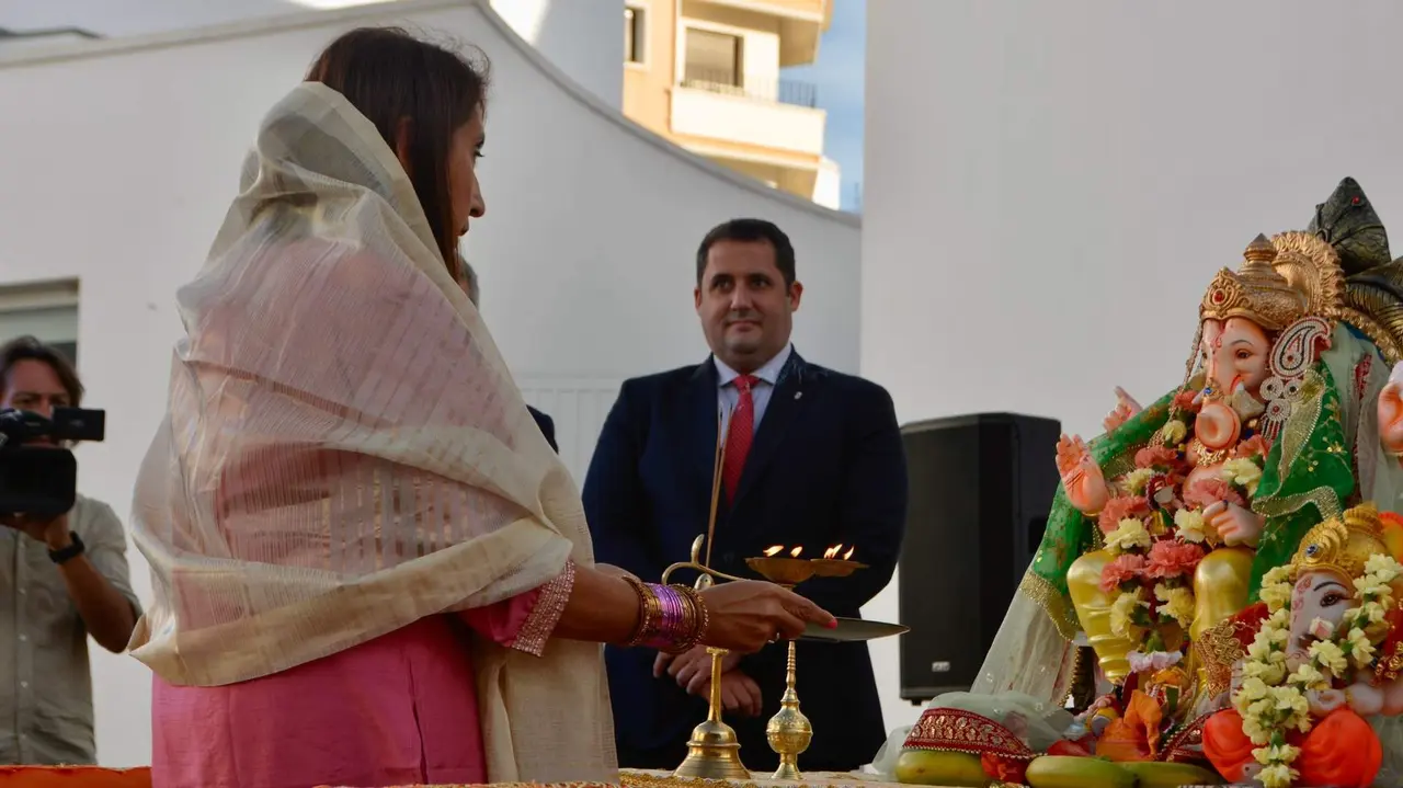 Ritual de la inmersi&oacute;n del dios Ganesh