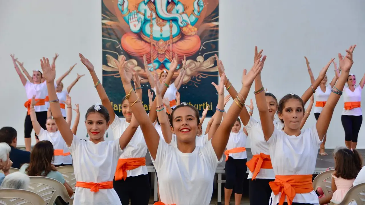 Ritual de la inmersi&oacute;n del dios Ganesh