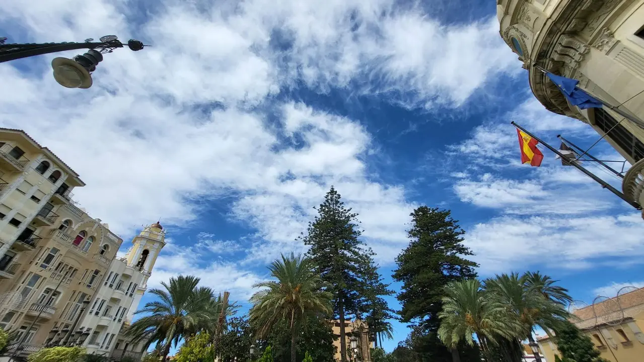 Nubes sobre la plaza de &Aacute;frica