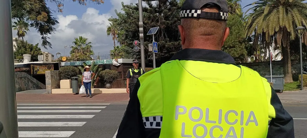Polic&iacute;a Local paso de peatones Murallas Reales