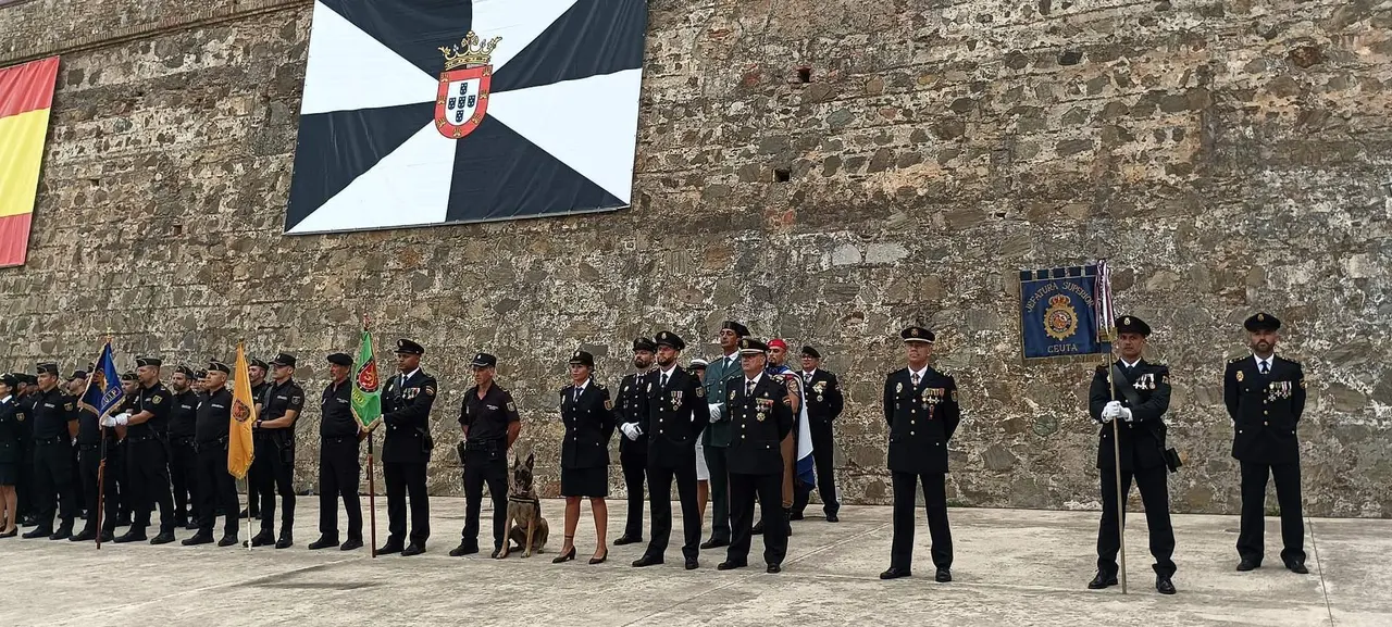 Acto Polic&iacute;a Nacional Murallas Reales