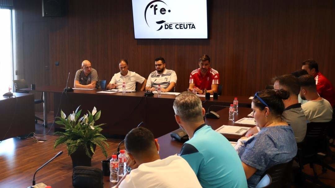 Reunión de la Comisión de Fútbol Base con los coordinadores de los clubes