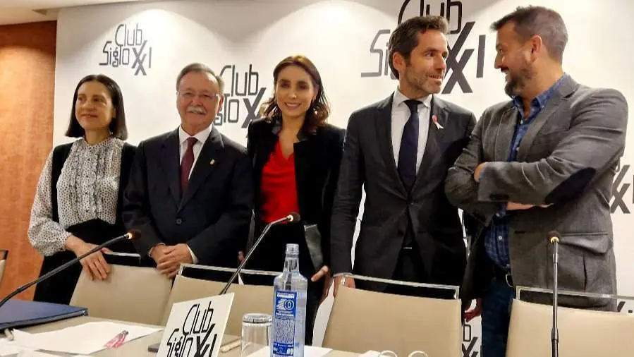  Vivas durante su participaci&oacute;n en el coloquio del Club Siglo XXI / Laura Ortiz 