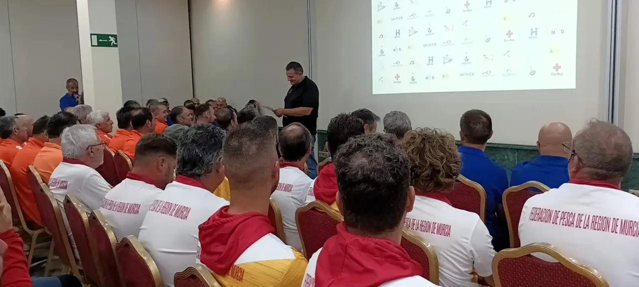 Presentaci&oacute;n del Cto de Espa&ntilde;a de Pesca de Embarcaci&oacute;n Fondeada