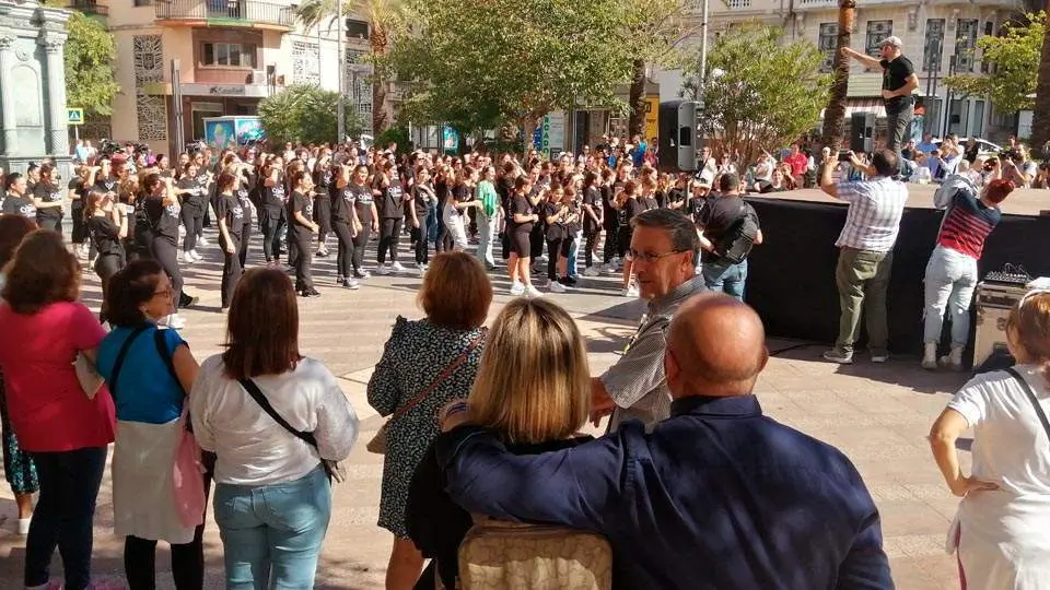 Clase magistral de flamenco en la Plaza de los Reyes 1