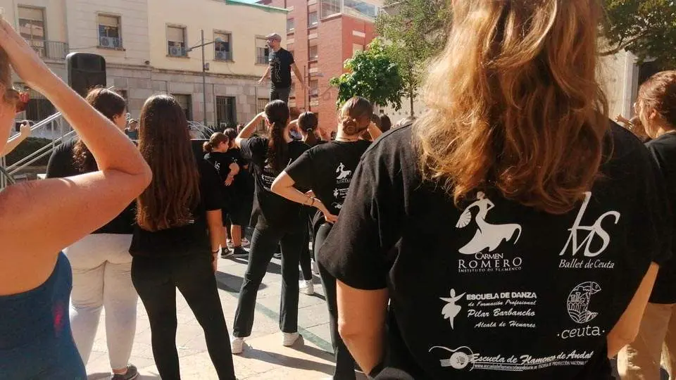 Clase magistral de flamenco en la Plaza de los Reyes 8