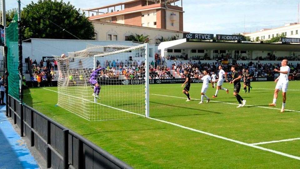 Un lance del partido disputado entre el Ceuta y el Castellón