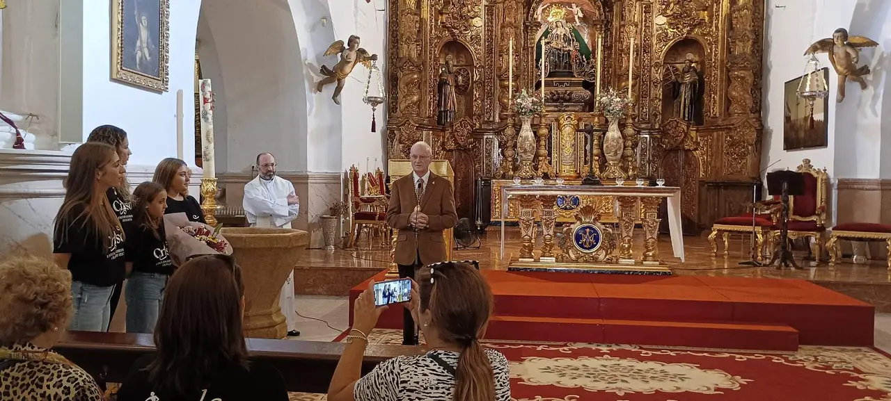 Ofrenda floral a Nuestra Se&ntilde;ora Virgen de &Aacute;frica y bailes grupales Lesmes