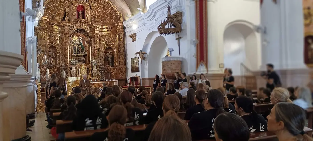Ofrenda floral a Nuestra Se&ntilde;ora Virgen de &Aacute;frica y bailes grupales Lesmes