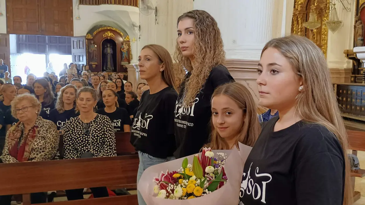 Ofrenda floral a Nuestra Se&ntilde;ora Virgen de &Aacute;frica y bailes grupales Lesmes