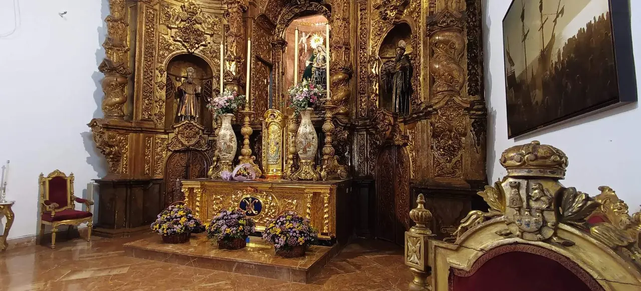 Ofrenda floral a Nuestra Se&ntilde;ora Virgen de &Aacute;frica y bailes grupales Lesmes