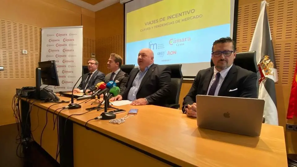 Carlos Abella, Karim Bulaix, Nicola Cecchi y Juan Ignacio Collado durante la presentaci&oacute;n del informe este mi&eacute;rcoles. 