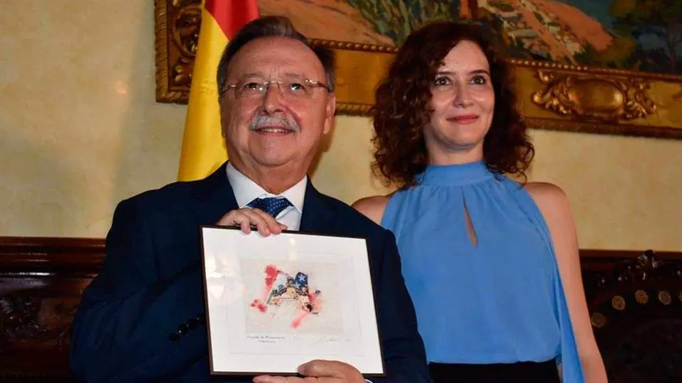 Vivas y Ayuso, durante la visita que la presidenta madrile&ntilde;a gir&oacute; a Ceuta (C.A./ARCHIVO)