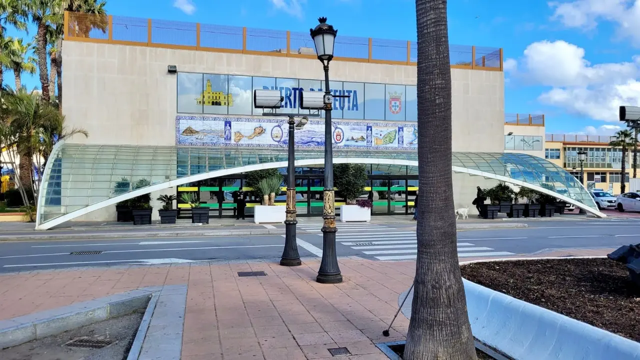 Puerto estaci&oacute;n mar&iacute;tima / M.Zapico