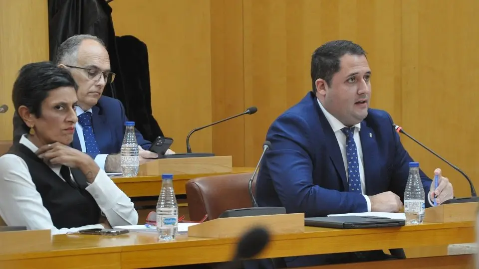  Alejandro Ram&iacute;rez durante su intervenci&oacute;n para defender la aprobaci&oacute;n definitiva del PGOU. 