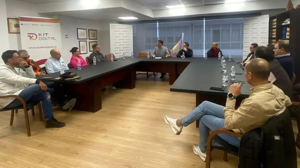  Reuni&oacute;n de los hosteleros en la C&aacute;mara al inicio del conflicto con el Gobierno./archivo 