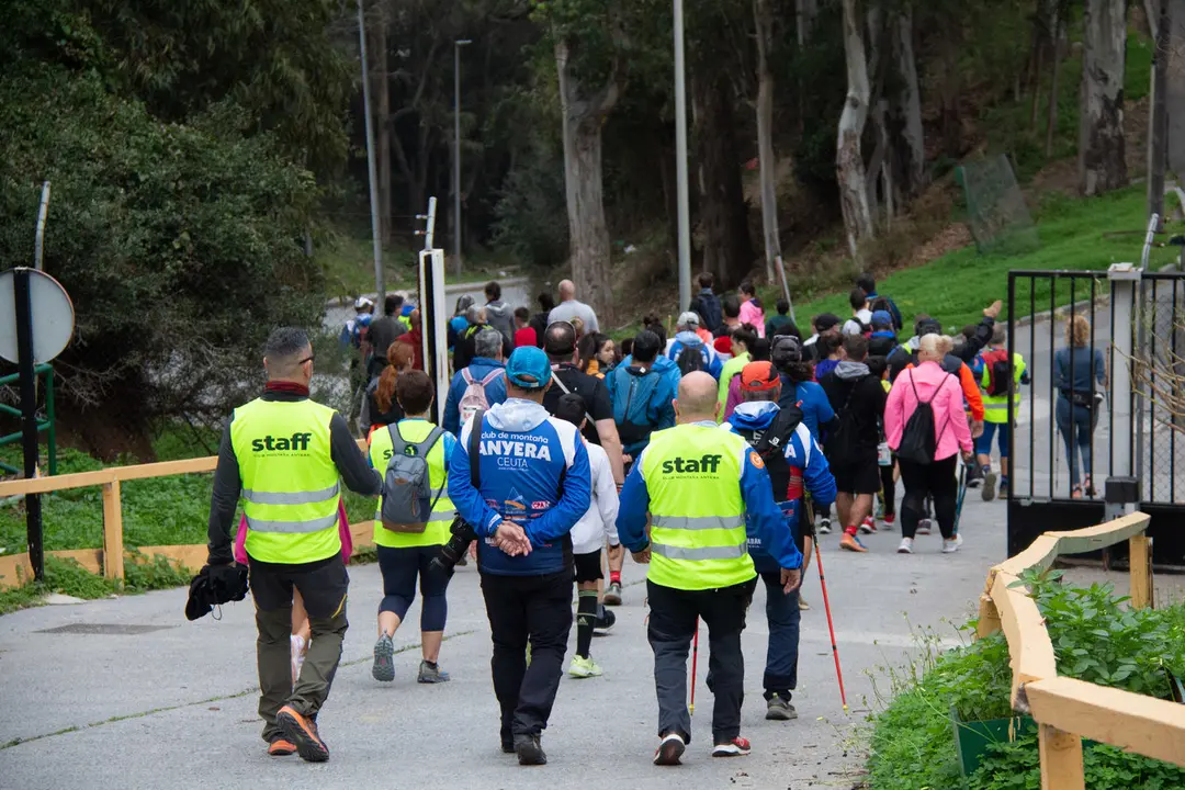 Participantes en la Marcha Senderista organizada por el Club Anyera (ICD)
