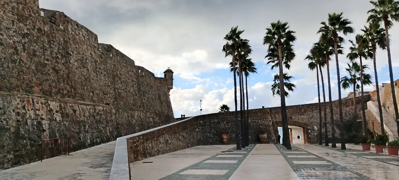 Murallas Reales cielo cubierto (C.A.)