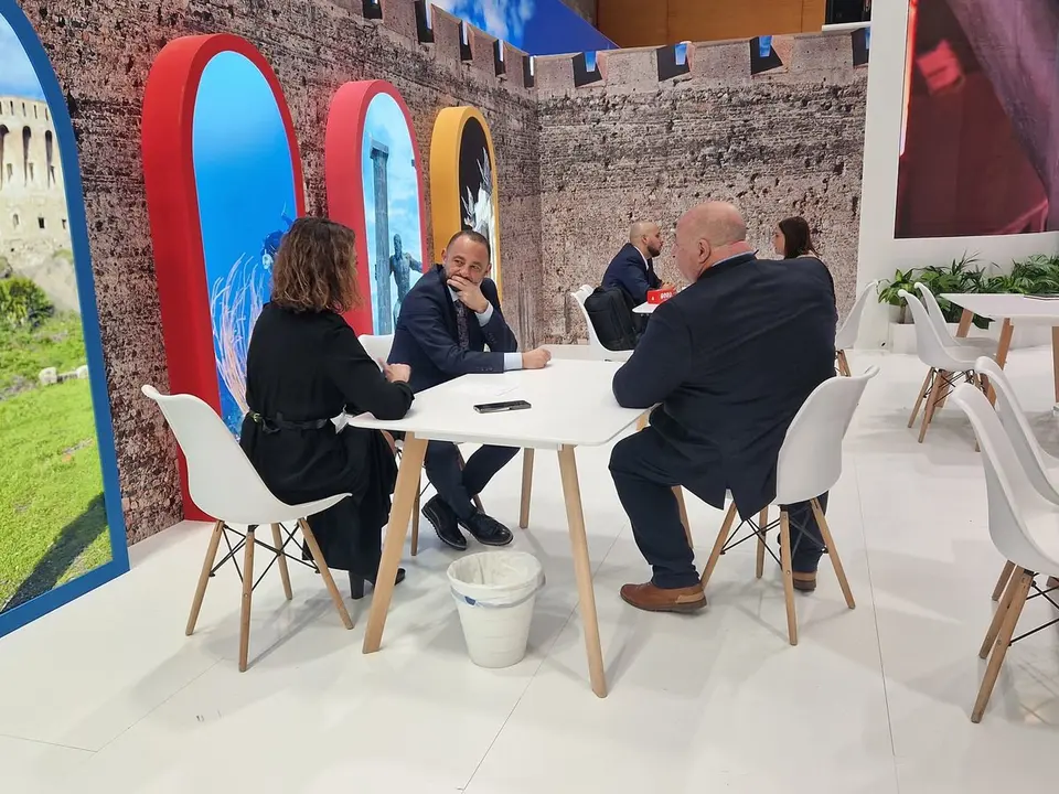 Fitur 2024