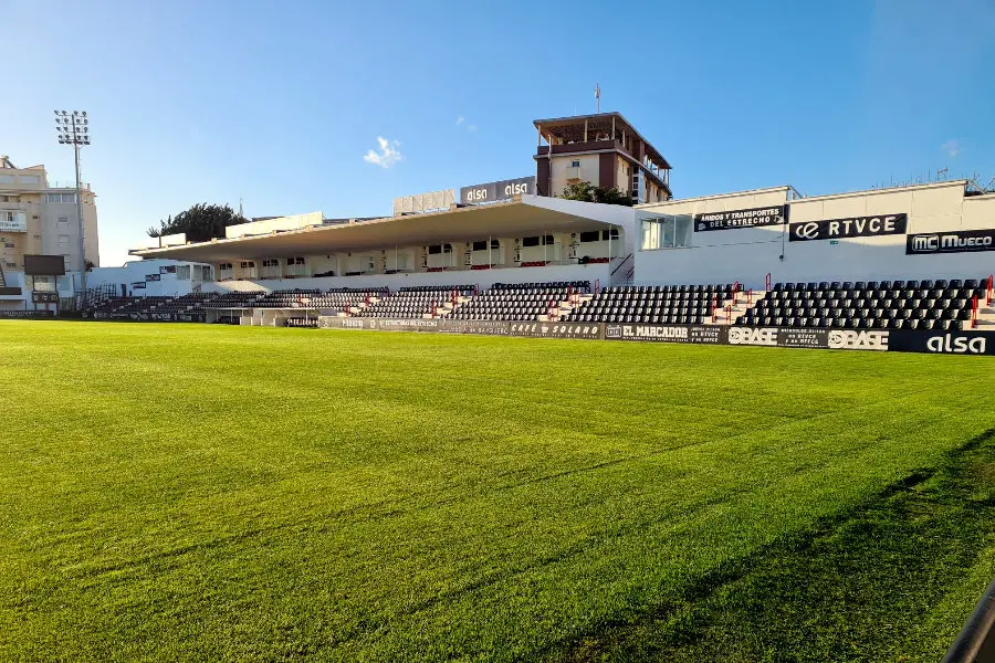  Interior del estadio Alfonso Murube / Rafa B&aacute;ez 