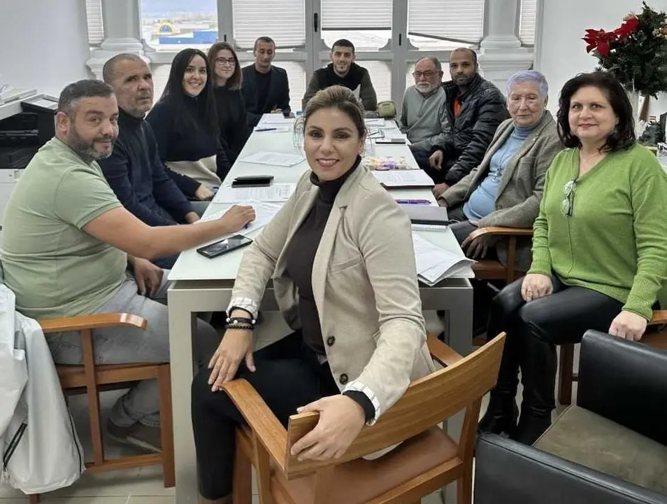 La consejera de Sanidad y Servicios Sociales, Nabila Benzina, se ha reunido hoy en el Centro Asesor de la Mujer (CAM),con el objetivo de llevar a cabo un proyecto de inter&eacute;s social en colaboraci&oacute;n con las barriadas, el propio CAM y la Asociaci&oacute;n Mujeres Progresistas
