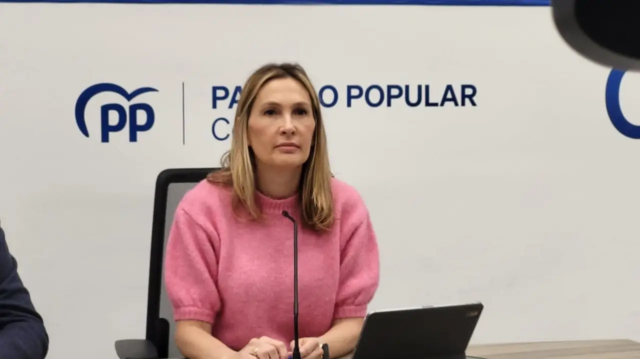 Cristina D&iacute;az durante la rueda de prensa en la sede del Partido Popular