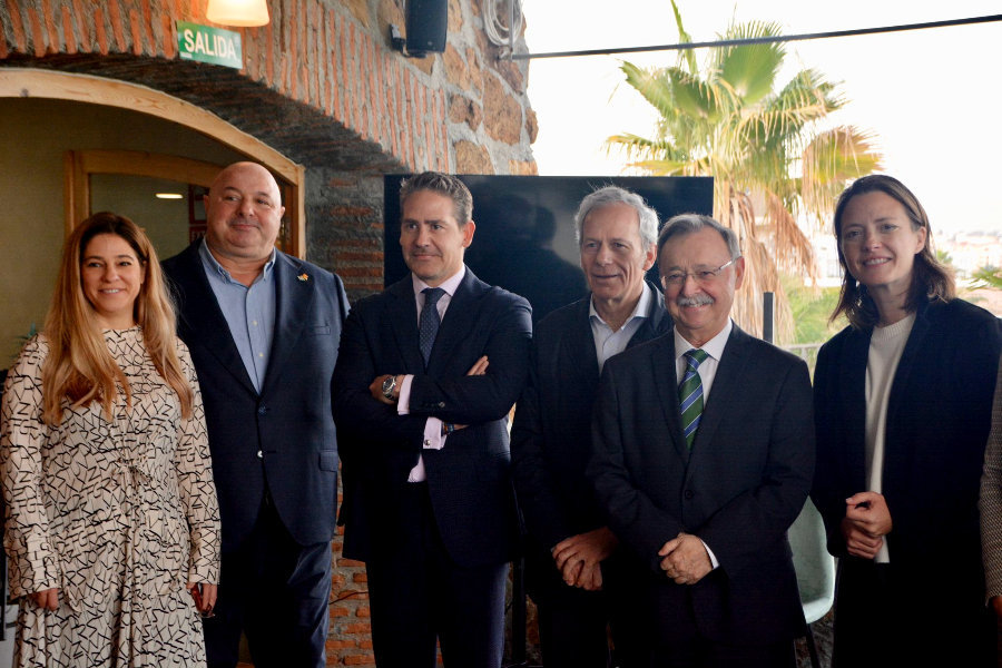  El presidente de la Cámara de Comercio y el presidente de la Ciudad han sido los encargados de inaugurar el Desayuno de la Academia de la Televisión / Alejandro Castillo 