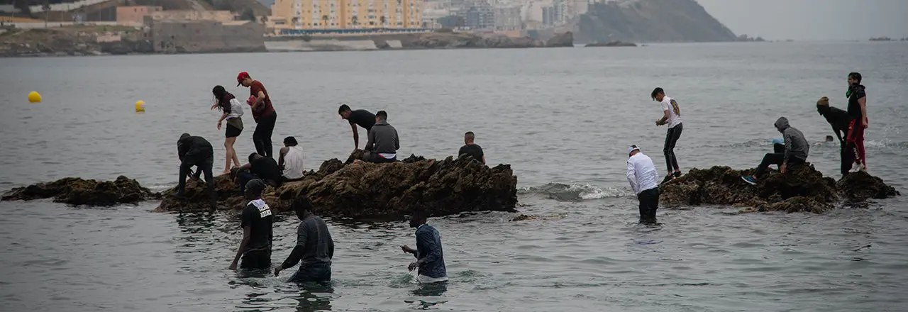  Intento de entrada de un grupo de inmigrantes en la playa del Tarajal / Archivo 