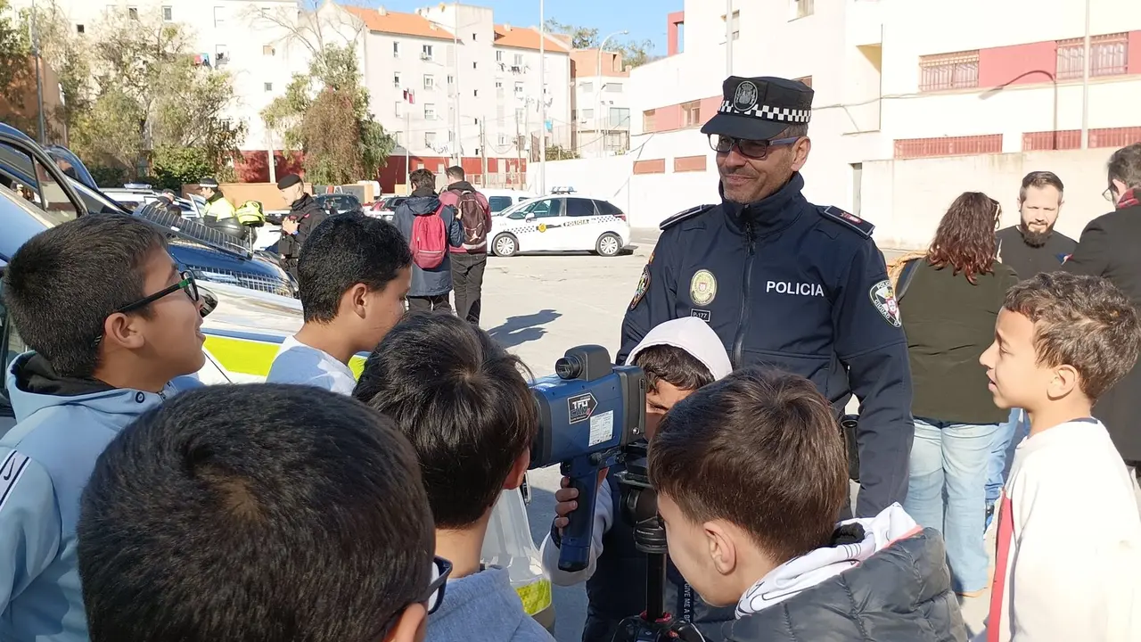 Jornada de la Polic&iacute;a Local en el CEIP Reina Sof&iacute;a