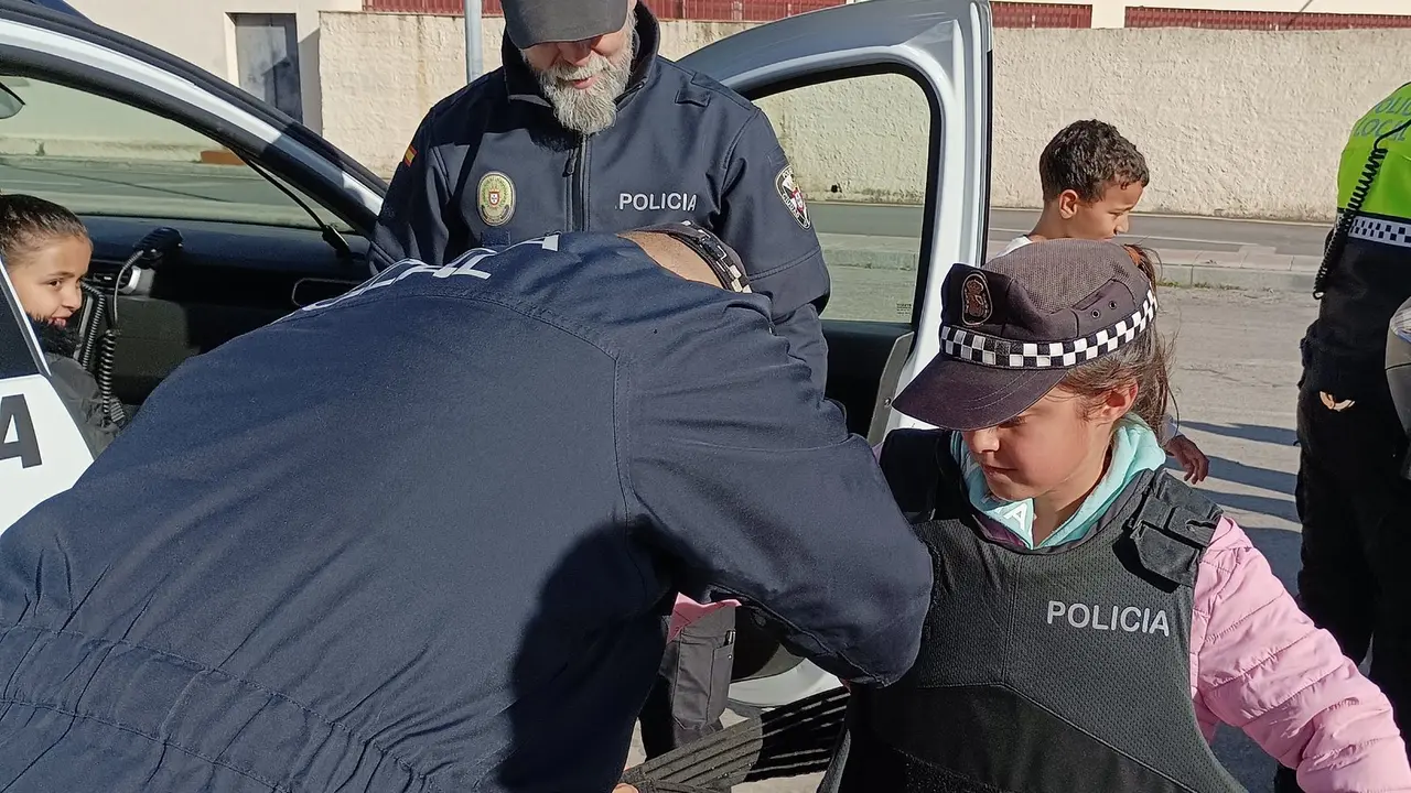 Jornada de la Polic&iacute;a Local en el CEIP Reina Sof&iacute;a