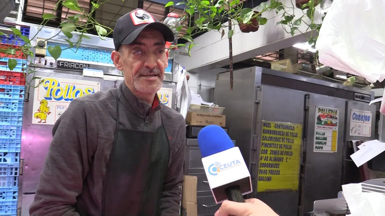 Due&ntilde;o de uno de los puestos de Mercado Central / &Aacute;lvaro Malpartida - &Oacute;scar Rom&aacute;n