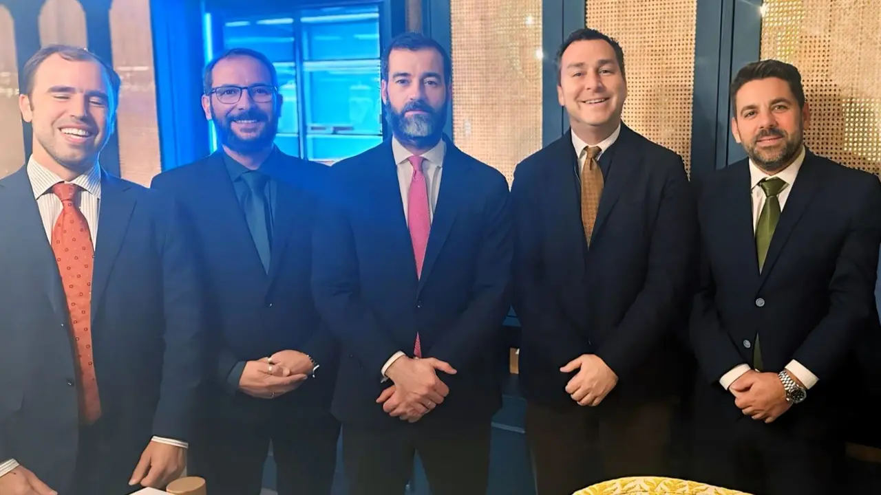 De izquierda a derecha: As&iacute;s Trincado, director adjunto de Consulmar; Javier Serrano, vocal de AESBA; Benito N&uacute;&ntilde;ez, secretario general de Transportes A&eacute;reo y Mar&iacute;timo;&nbsp;Gustavo Santana, director general de Marina Mercante; y Pablo Guerra director de Amarres Ceuta