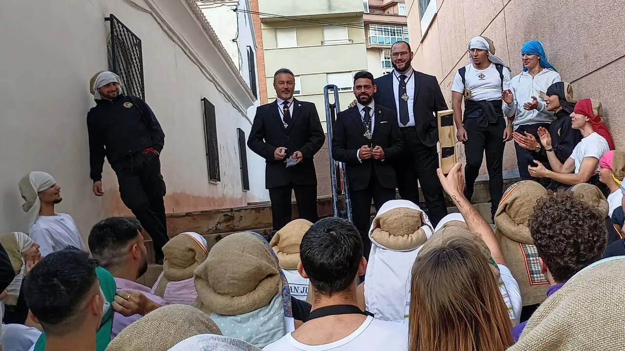 Capataces y costaleros del Ca&iacute;do, Hermandad de la Amargura / Archivo