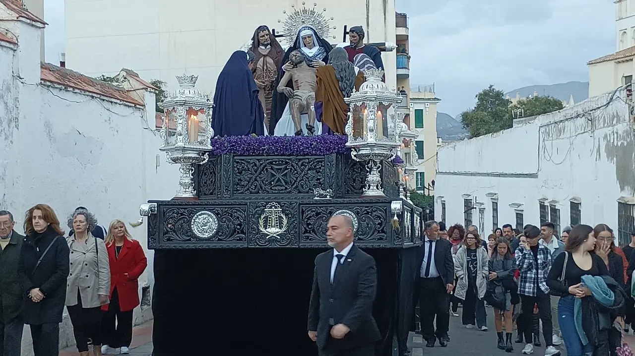 Recogida, tras ponerse a llover, Cofrad&iacute;a El Valle