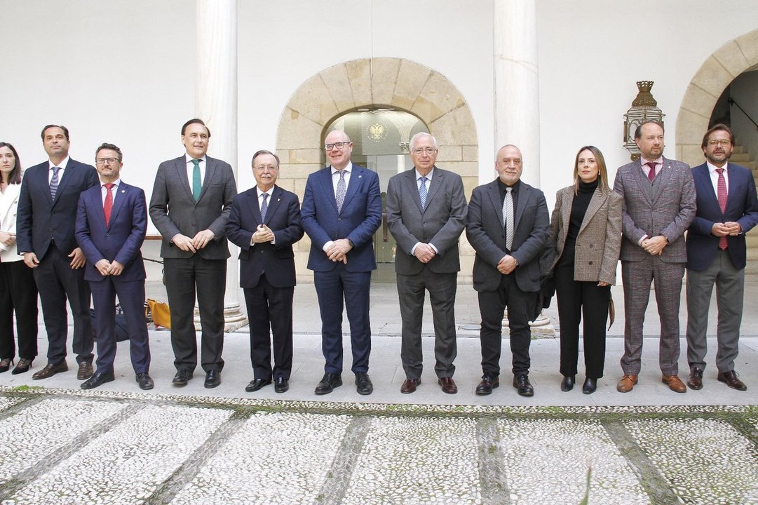 Foto de familia de los participantes en la reunión de Granada (CEDIDA)