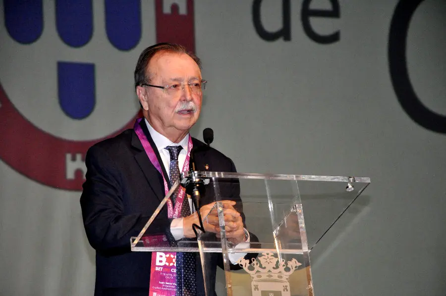  El presidente de la Ciudad, Juan Vivas, durante la inauguraci&oacute;n de Bet On Ceuta / Pablo Mat&eacute;s 