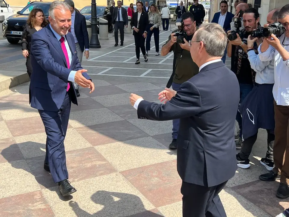 Visita Ministro de Pol&iacute;tica Territorial y Memoria Democr&aacute;tica, &Aacute;ngel V&iacute;ctor Torres