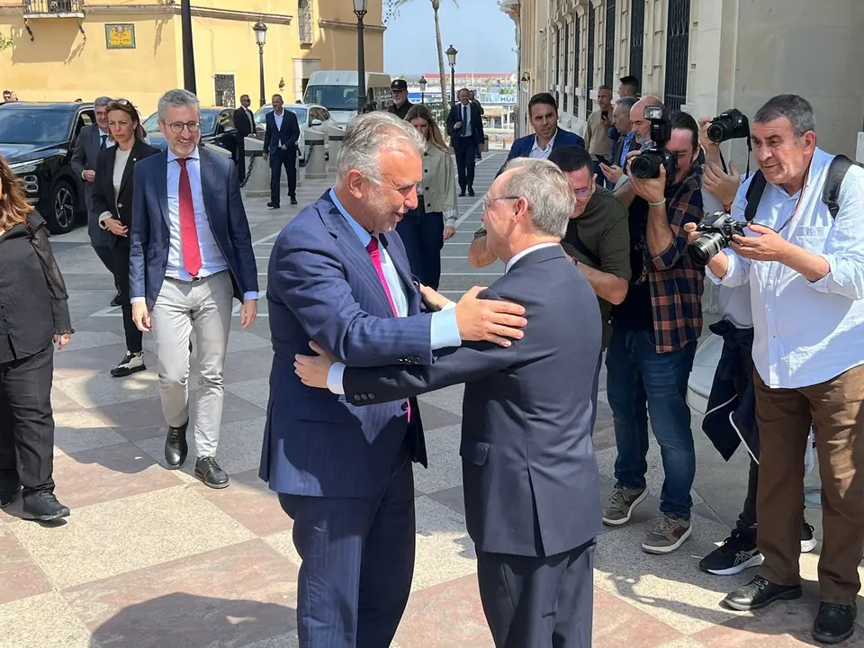 Visita Ministro de Pol&iacute;tica Territorial y Memoria Democr&aacute;tica, &Aacute;ngel V&iacute;ctor Torres