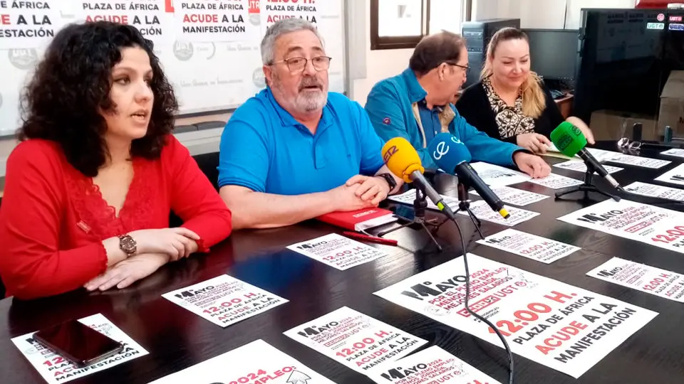 Los sindicalistas de CCOO y UGT, durante la rueda de prensa ofrecida este jueves (C.A.)
