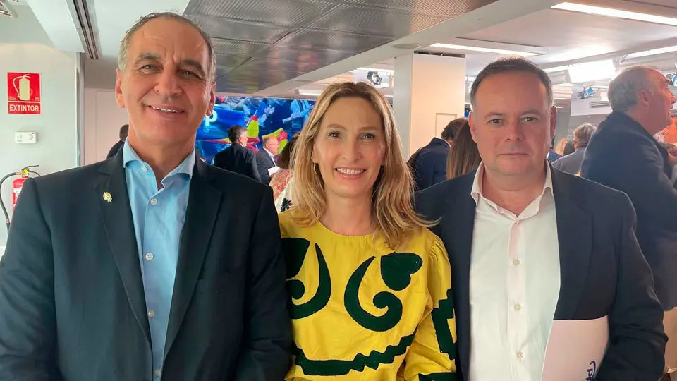 Los senadores del PP Abdelhakim Abdeselam y Cristina D&iacute;az junto al diputado al Congreso Javier Celaya (C.A./ARCHIVO)