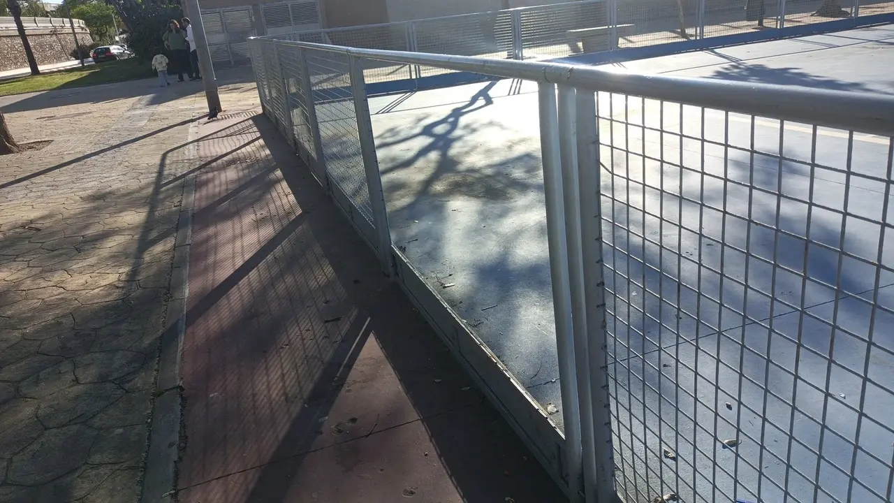 La pista de hockey de La Marina, de nuevo, objeto de actos vand&aacute;licos